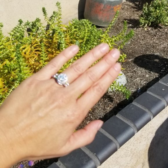 Moissanite engagement ring - Picture 5 of 5